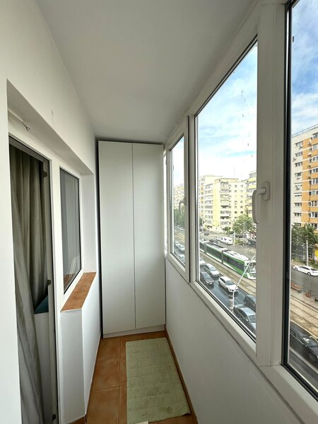 Rahova, et. 4/10, semidecomandat, constr. 1983, bloc stradal, 2 balcoane.